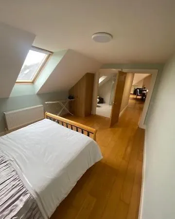 Barna Liaga House 게스트하우스 털러모어